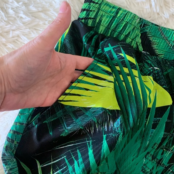 Fabletics Sz M. Breezy Black and Green Leaf Capri pants. - Picture 3 of 7